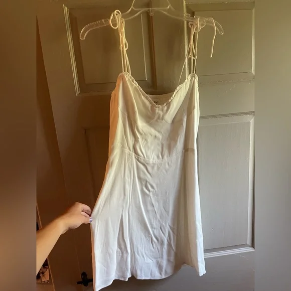 Aritzia | Dresses | New Aritzia Size 8 White Dress Grad Graduation Grad  Dress | Poshmark